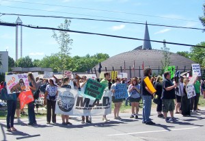 Marineland protesters aug 2012 two