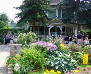 garden-walk-best-photo1