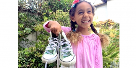 Upload an image holding up your shoes with a message of hope for our planet -- Avaaz will display them in Paris