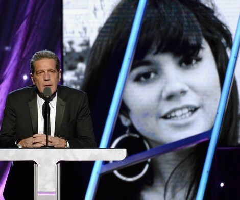 Glenn Frey inducting singer Linda Ronstadt into Rock and Roll Hall of Fame in 2014.