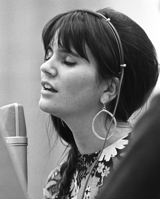 Linda Ronstadt’s Iconic Singing Career is Immortalized in a Moving Film ...